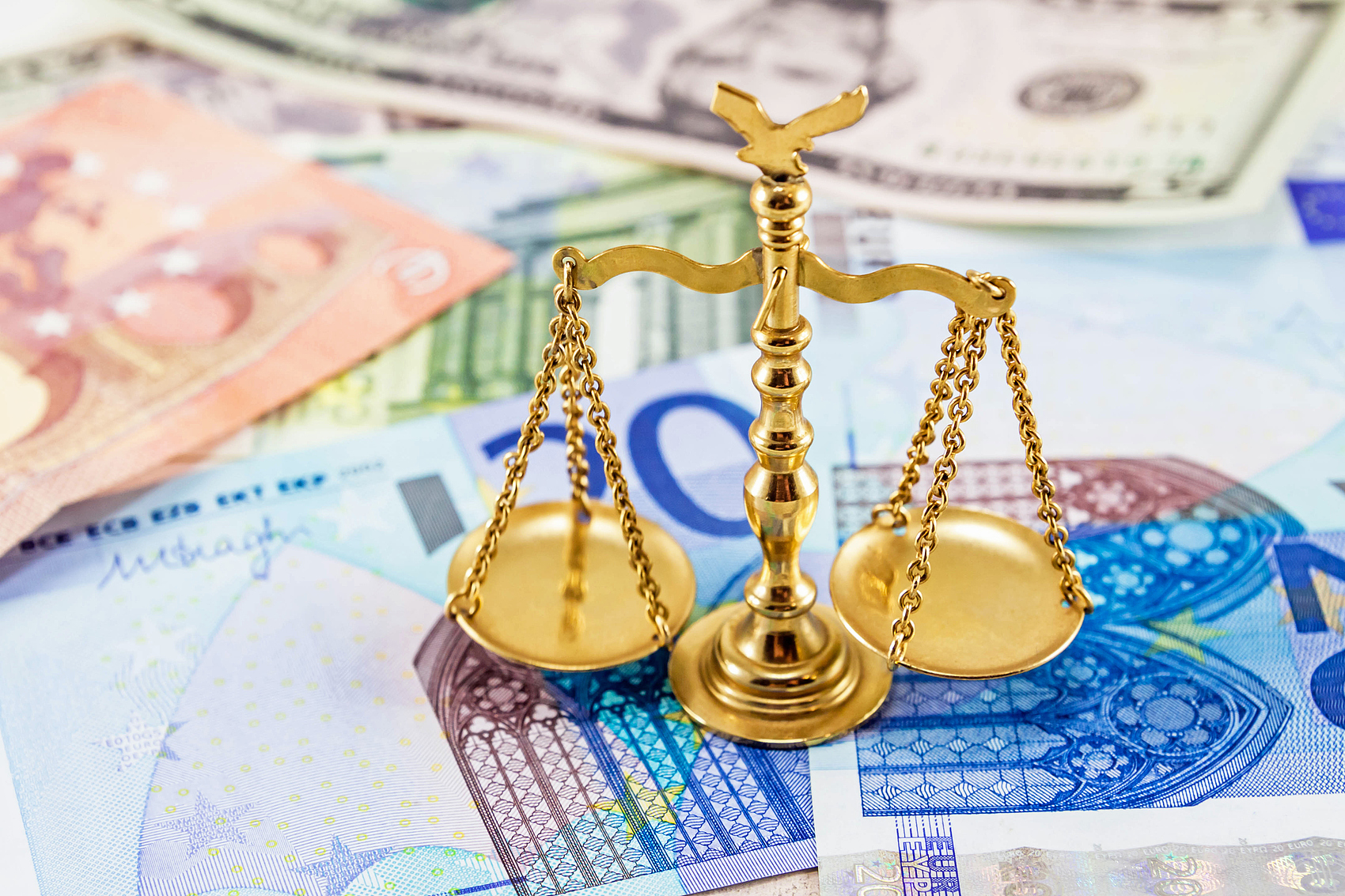 资金保障与交易成本：贵金属交易平台的两个基础维度